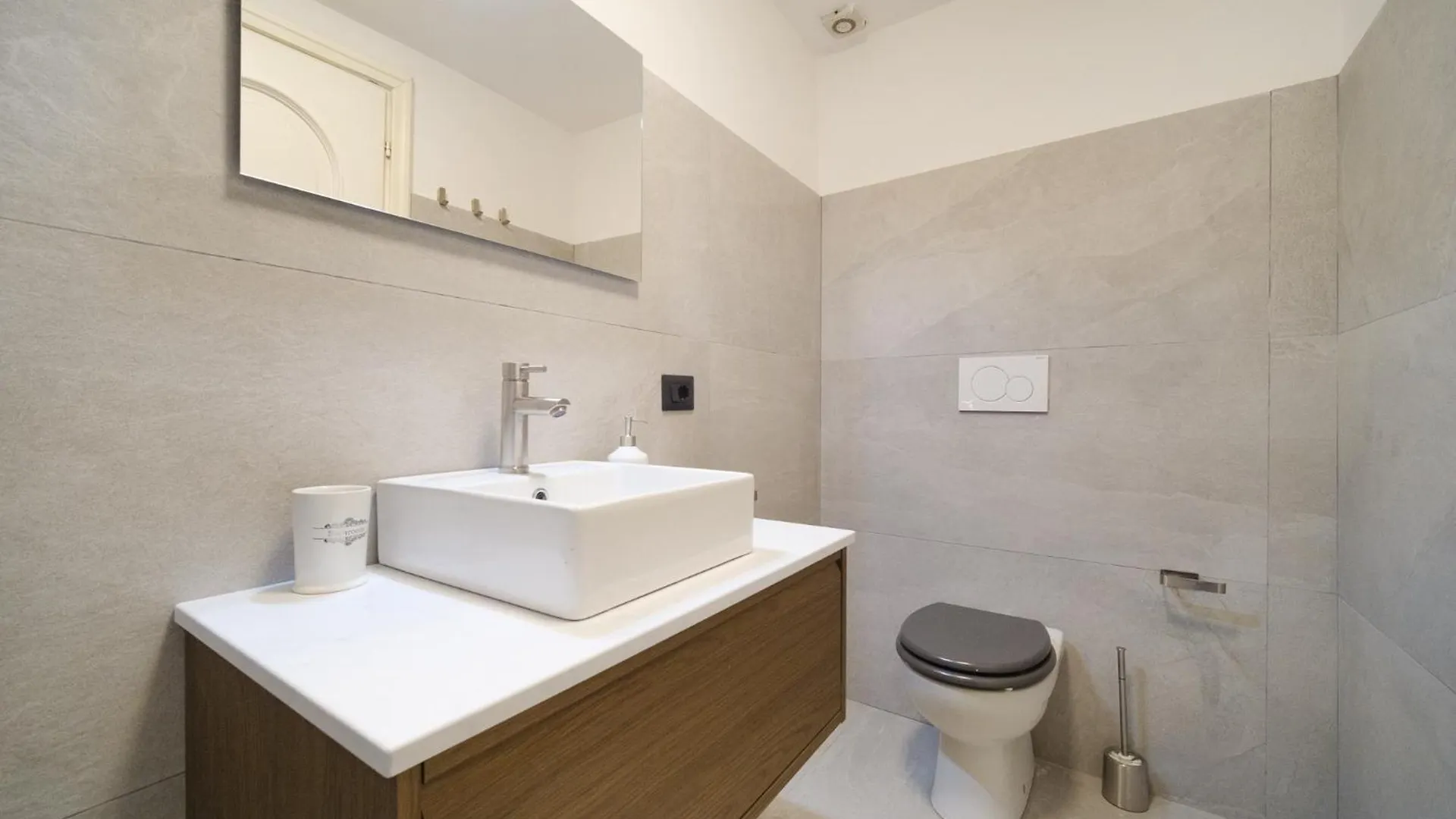 Apartment Dadada By Buddyrent Rome