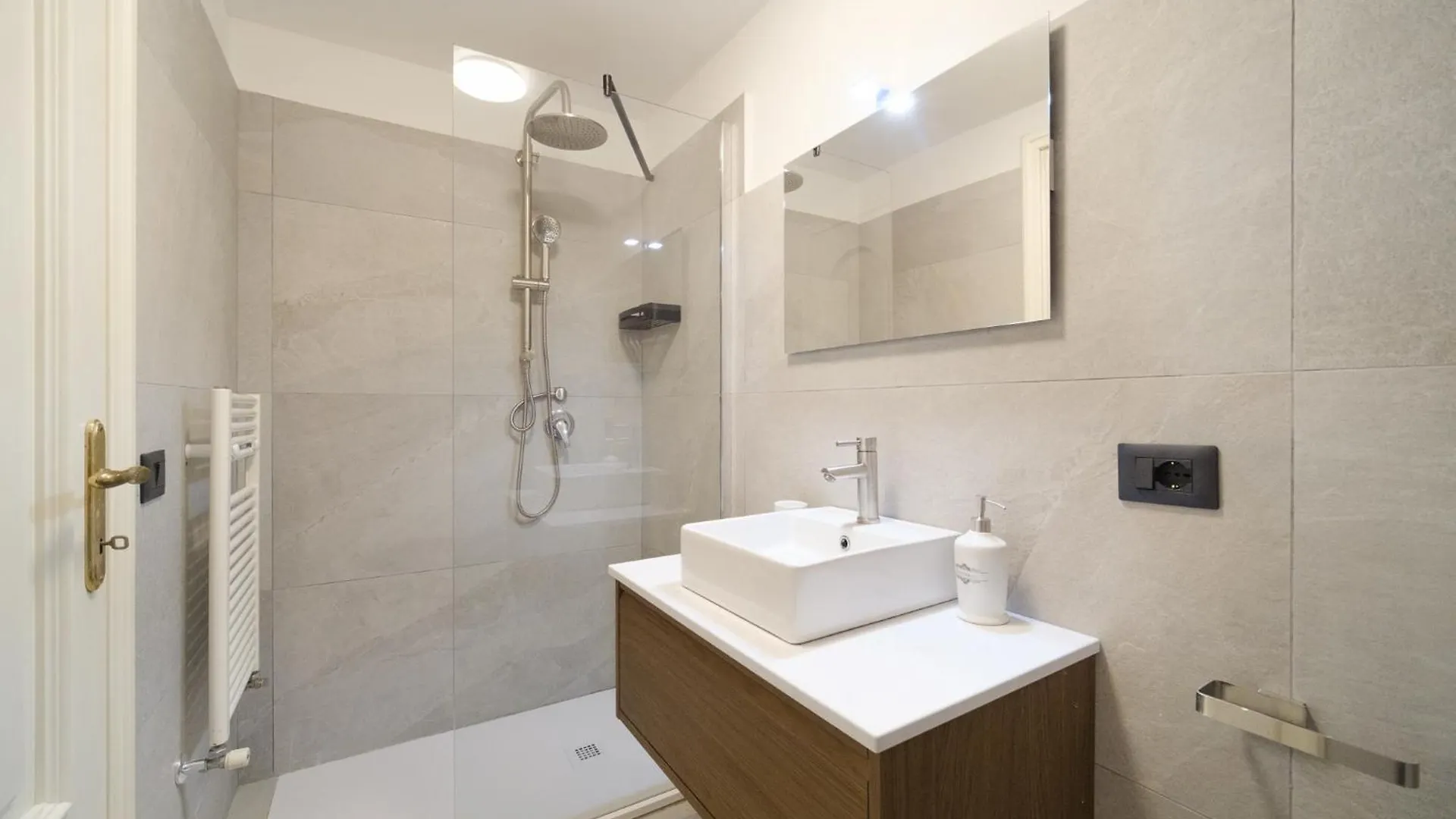 Dadada By Buddyrent Rome Apartment